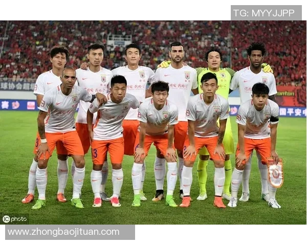 广西恒大与山东鲁能激战正酣谁能在这场对决中笑到最后